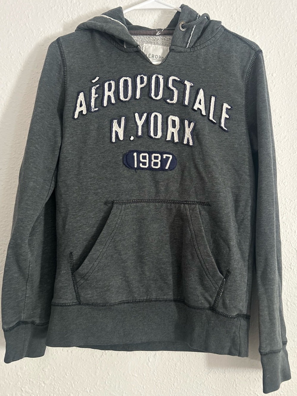 Aeropostale Dark Charcoal Hooded Sweatshirt with N.York 1987 Patch Size XS